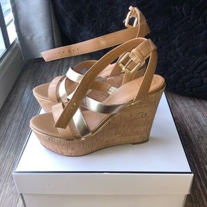 NWT Hansel Wedge by Guess